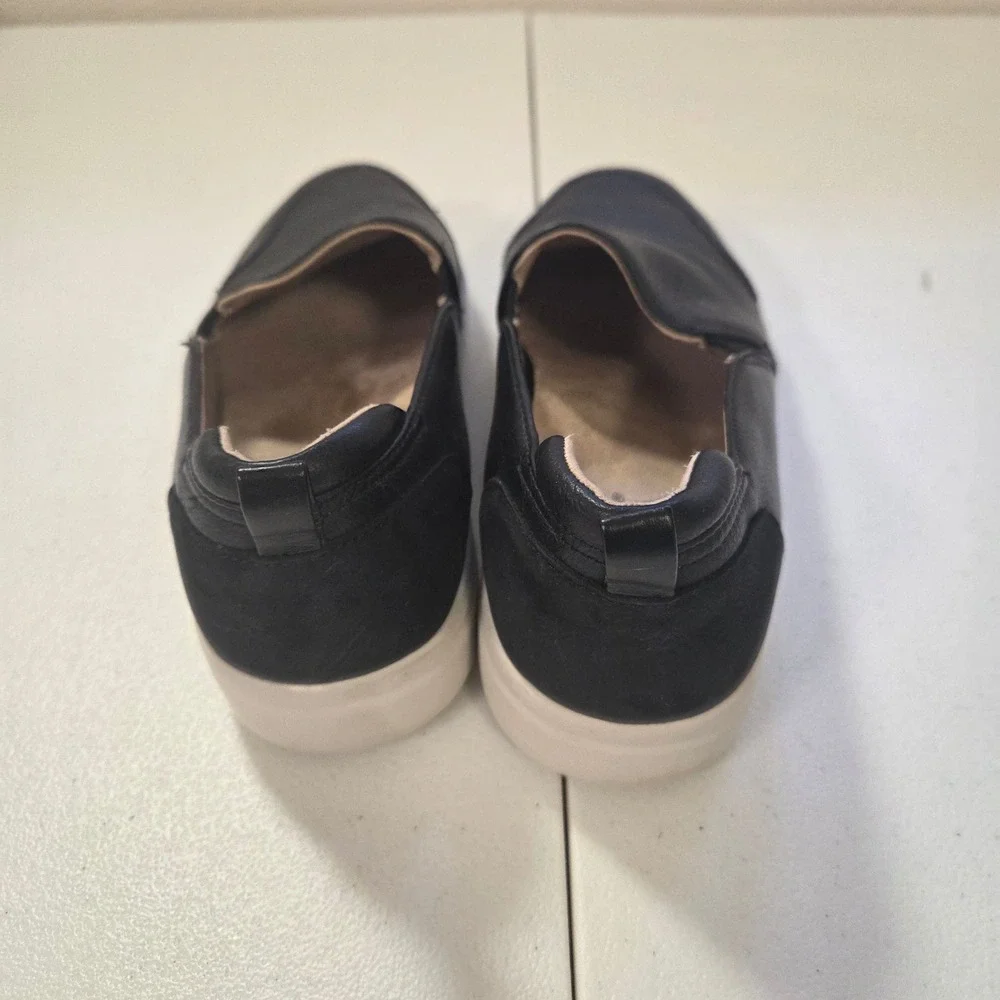 Vionic Black Leather Slip On‎ Sneakers Womens Size 6.5 Casual Comfort